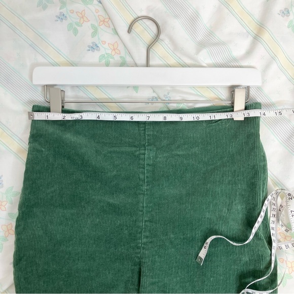 Tuckernuck Ashford green corduroy crop flare pants medium - Picture 5 of 11